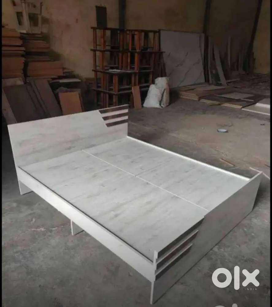 Without storage queen bed available in wholesale prices