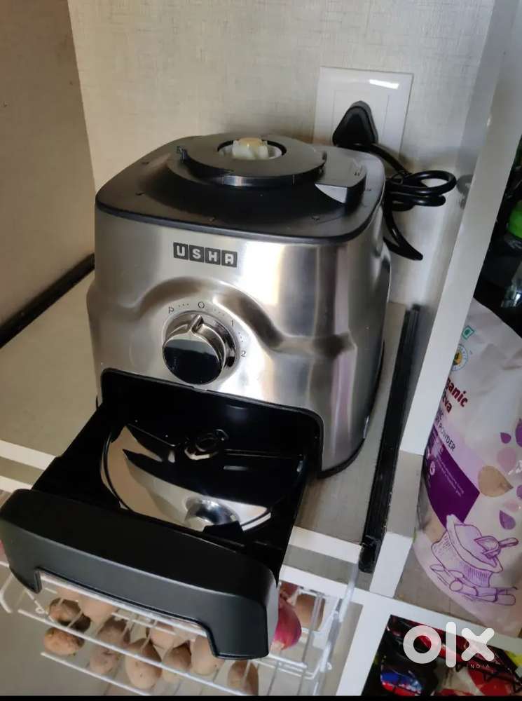 USHA MIXER GRINDER WITH COMPLETE SET