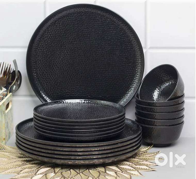 Brand new dinner set 14 piece in black colour