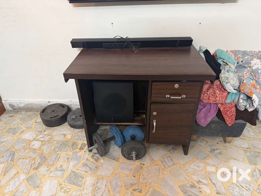 Computer table in mint condition