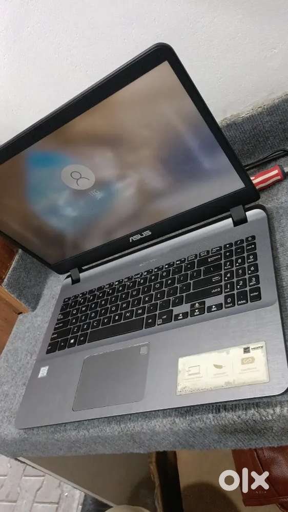 Asus Intel Core i3 7thGen.8GB Ram 256GB SSD 15.6 original Charger.