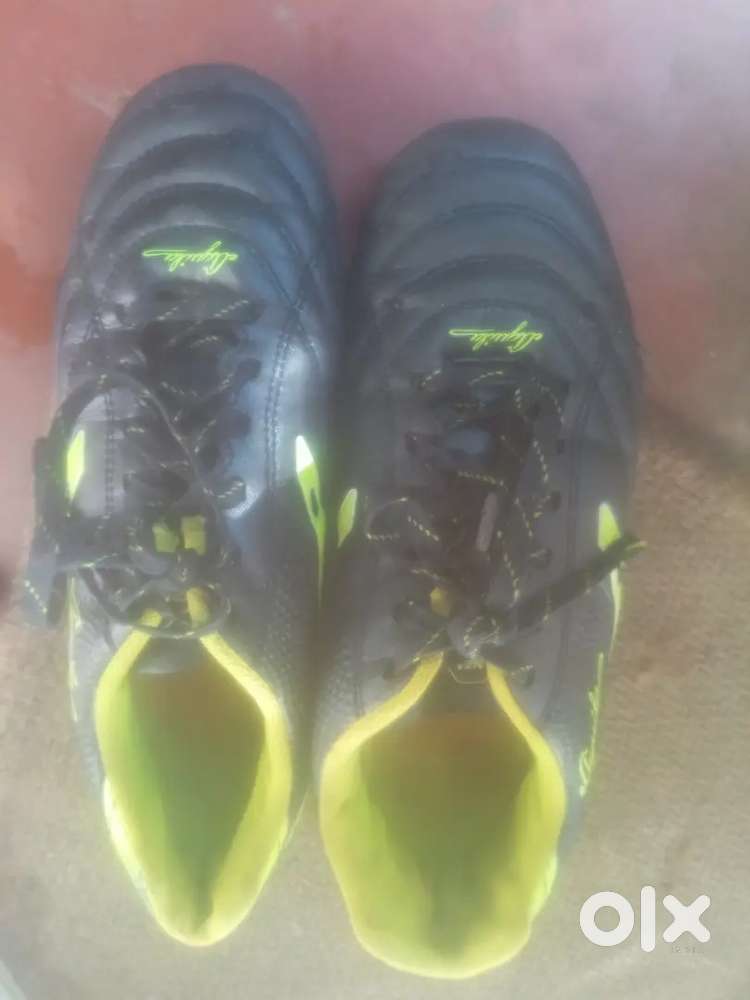 Anza football boots