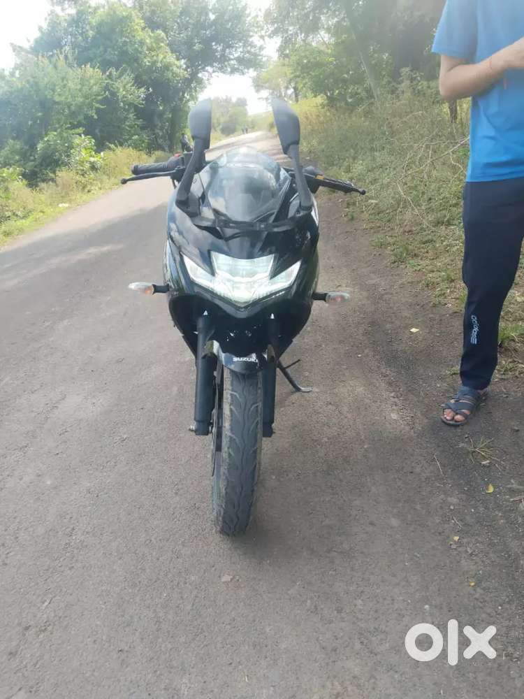 Gadi ekdam showroom condition madhe aahe