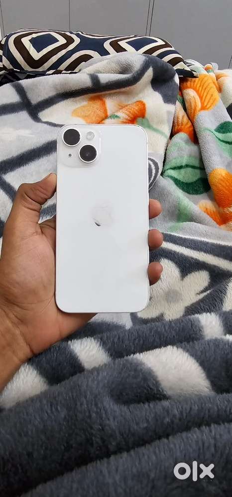 Iphone 14 white colour