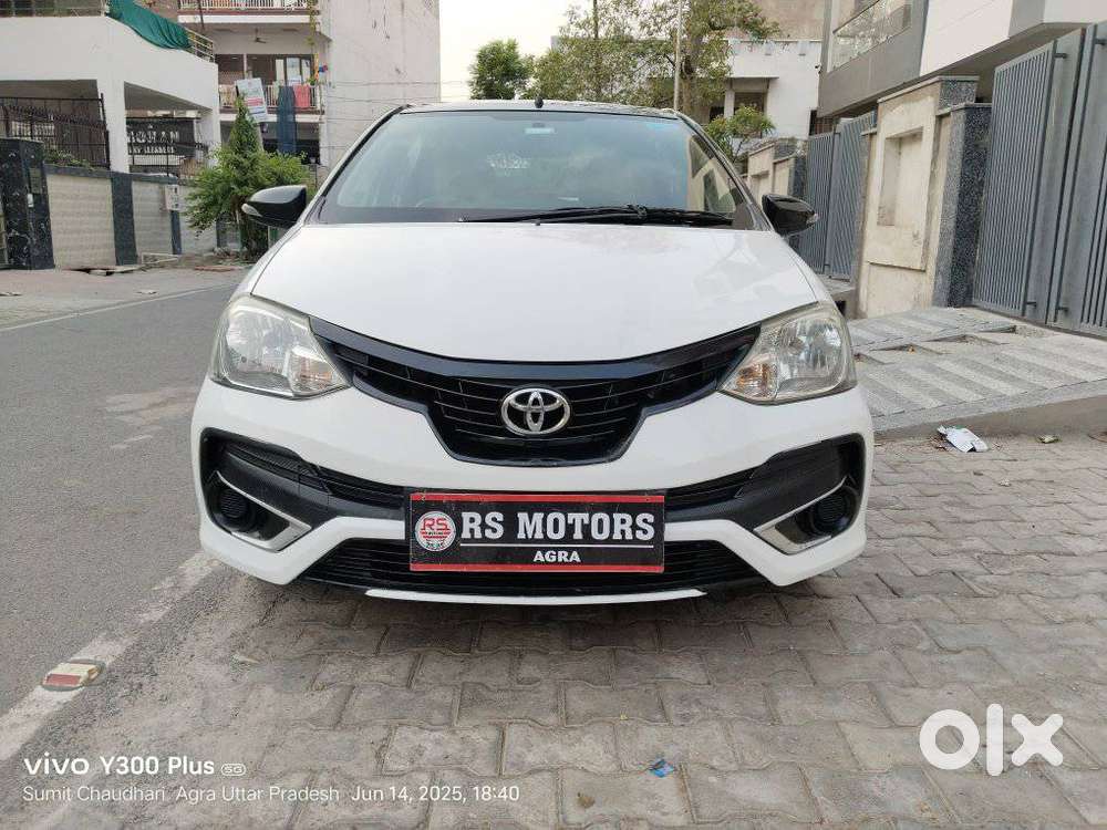 Toyota Etios Liva V Dual Tone, 2018, Petrol