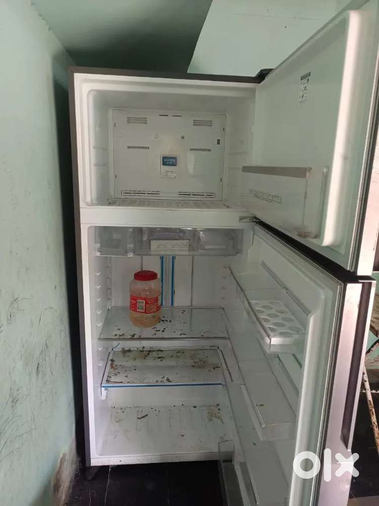 Electrolux fridge 6ft international brand for sale with some scratches
