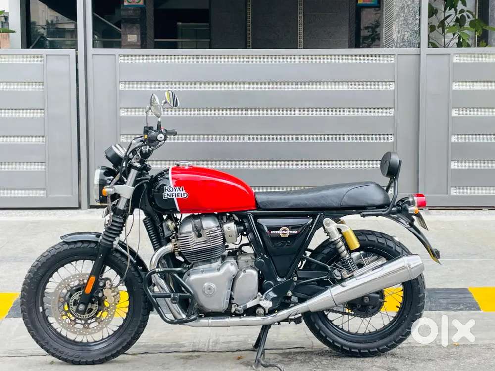 ROYAL ENFIELD INTERCEPTOR 650CC RED AND BLACK