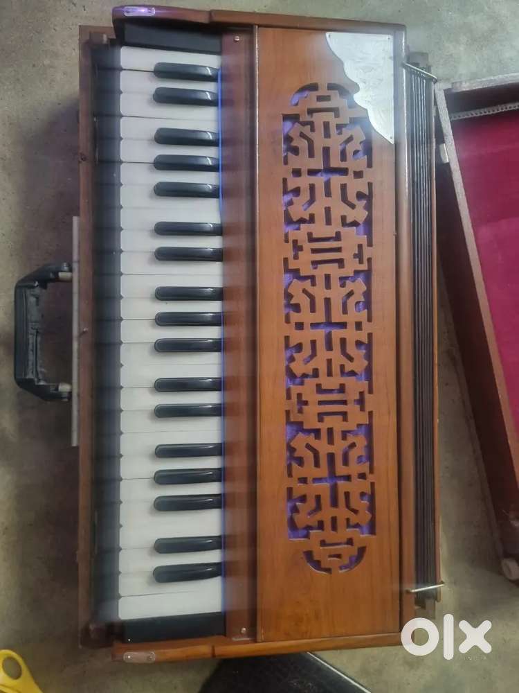 Old Harmonium