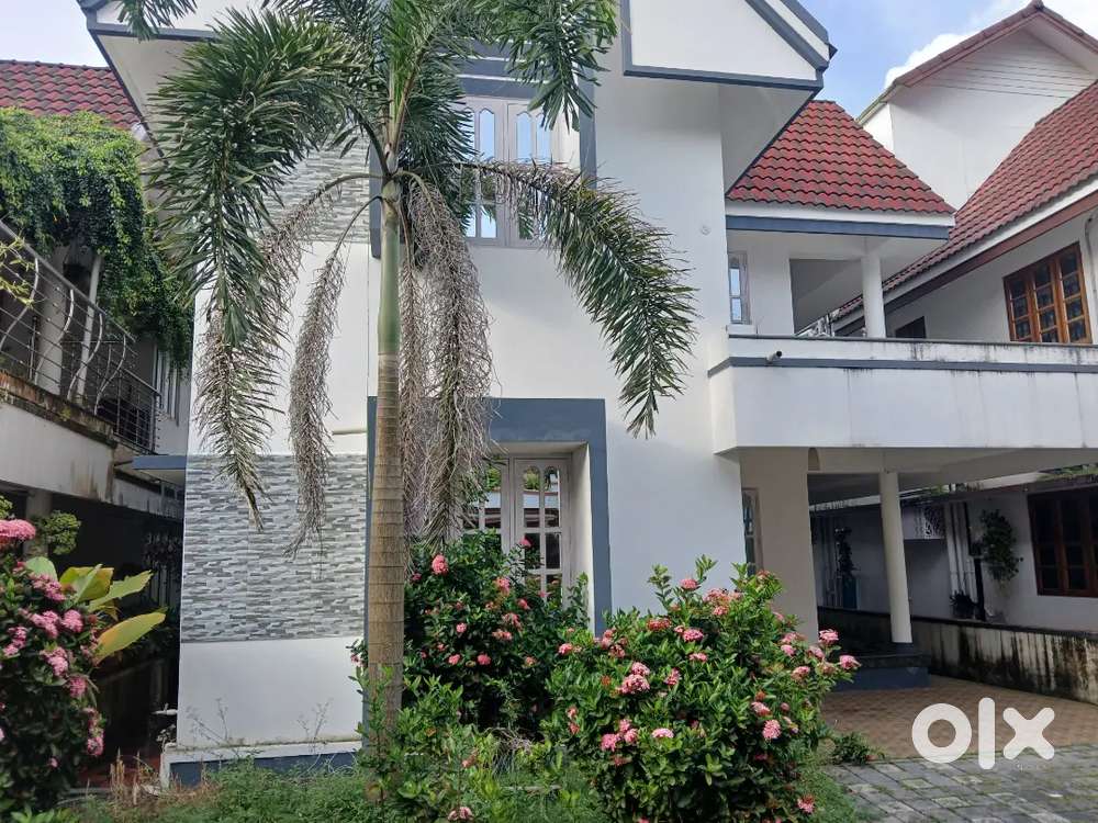 Laxury 4 bhk indipented villa thiruvankulam