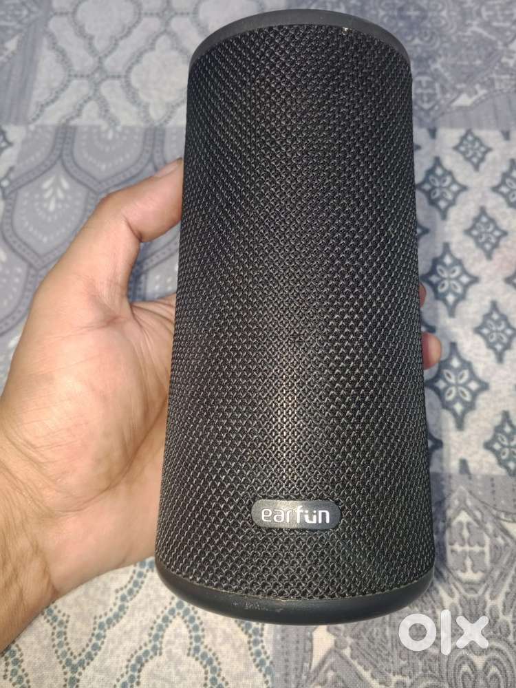 Earfun bluetooth speaker new condition