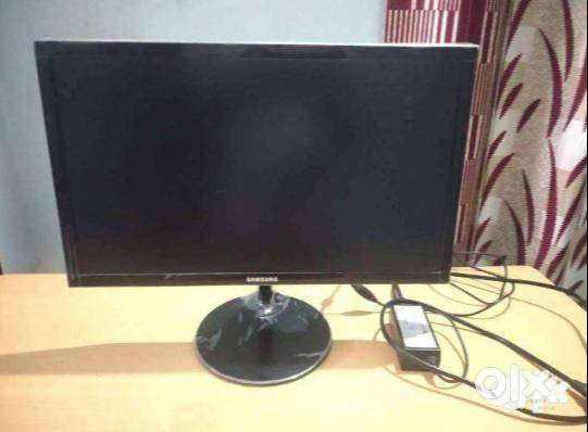 LED Monitor 19 and Computer Table