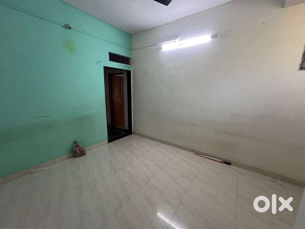 Duplex lavish 2BHK floor on rent.  Bechlors also allowed.