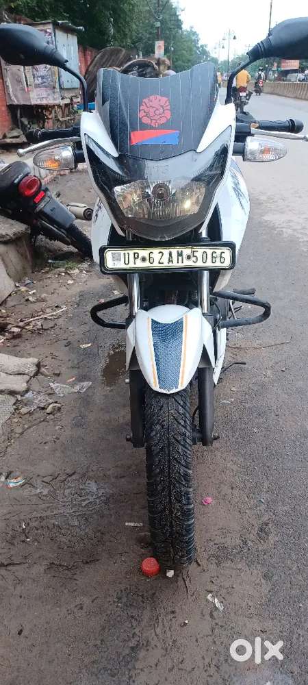 Jaunpur ki gadi hai, insurence lagatar chal raha hai RS635000 kimat h