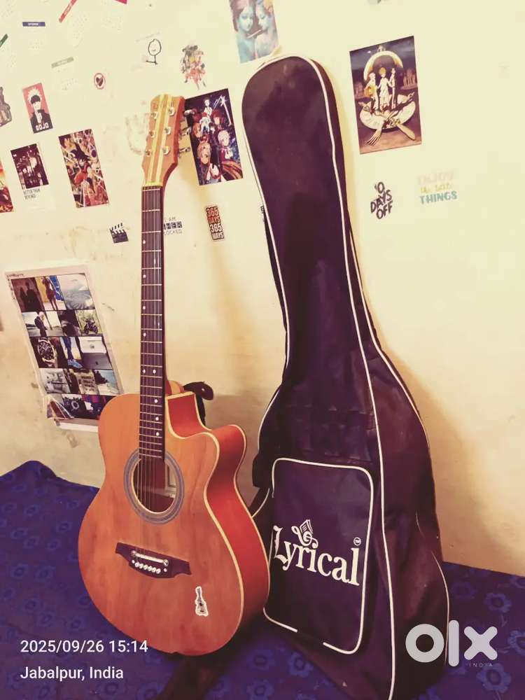 Rosewood Acoustic Guitar with Bag – Only 1 Month Old