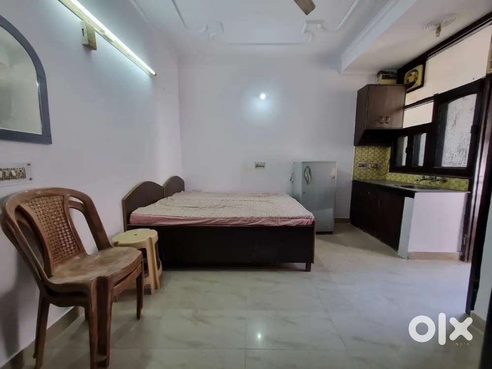 1Bhk Furnished balcony room near Cybercity,Udyog vihar,Ambience,metro.