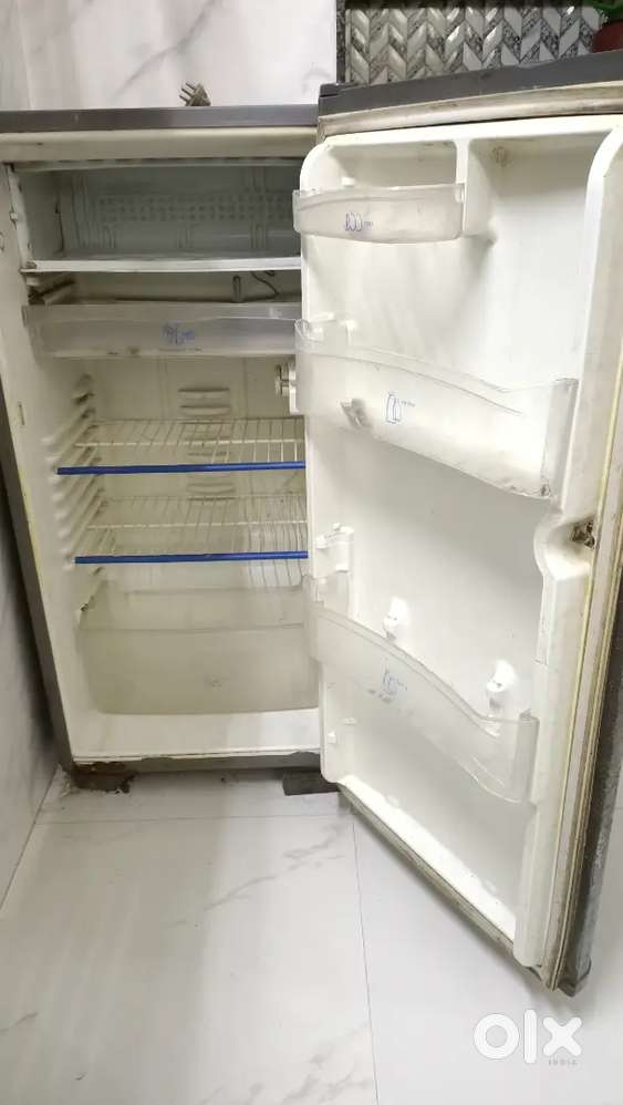 Proper working  single door fridge sale...