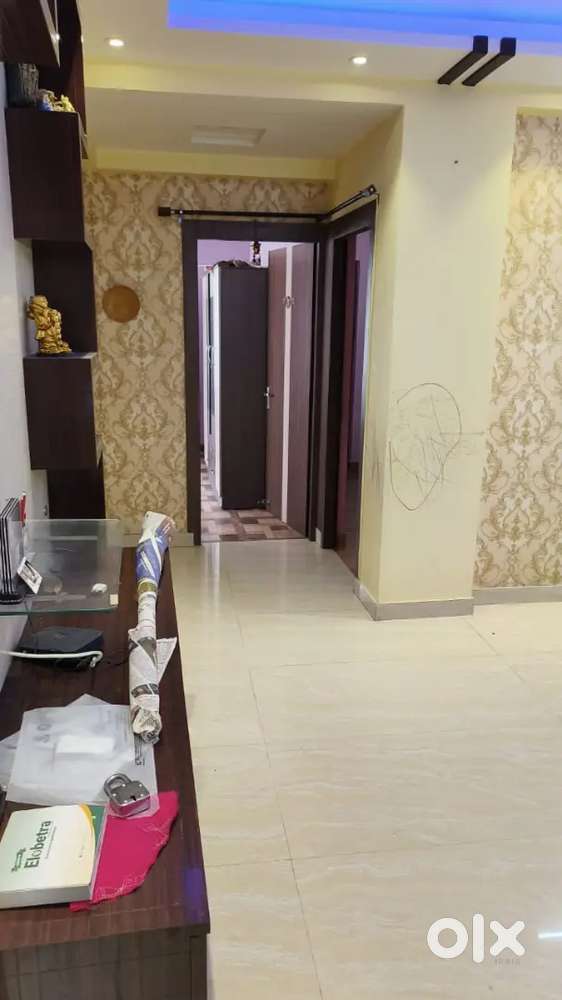 NEW TOWN AREA GIRLS PG AVAILABLE READY TO MOVE