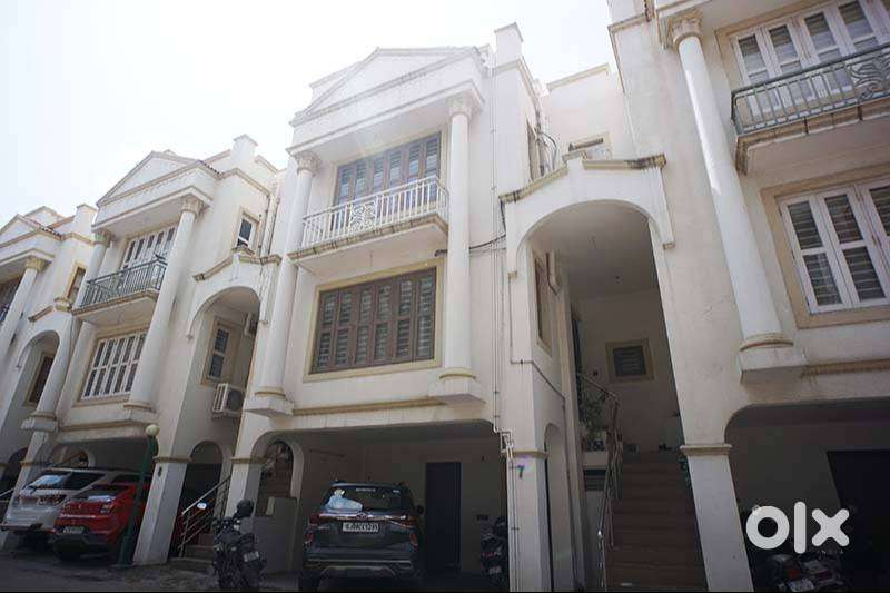 4 BHK Harmony Pearl Tenament For Sell i Sciece City