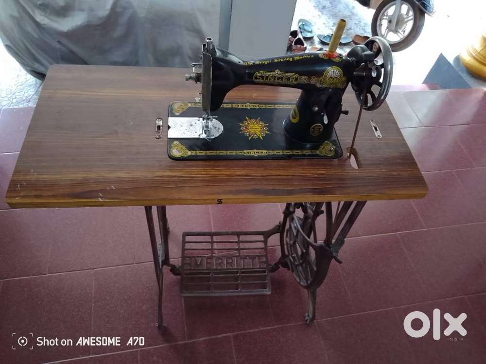Singer sewing machine for sale