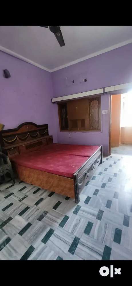 Room on rent with kitchen for girl student or employed.Rent-4000+bill