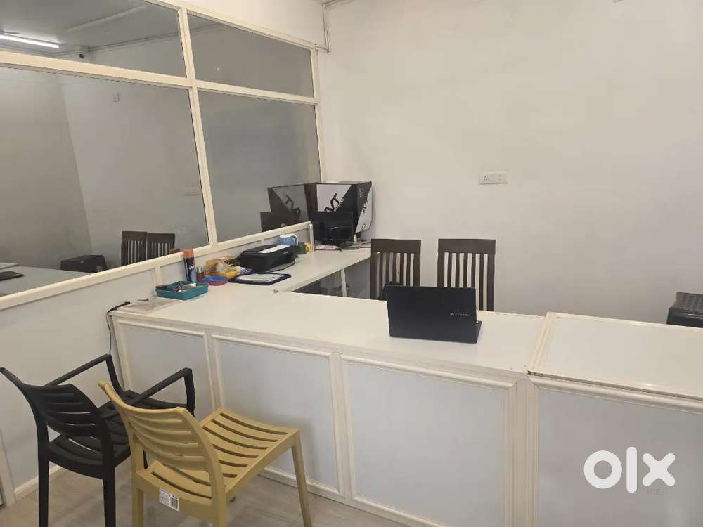 Secretary . Who assist the boss