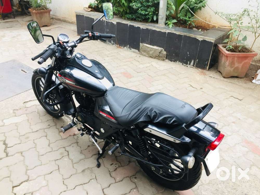Bajaj Avenger 220 Street, Excellent condition with several features.