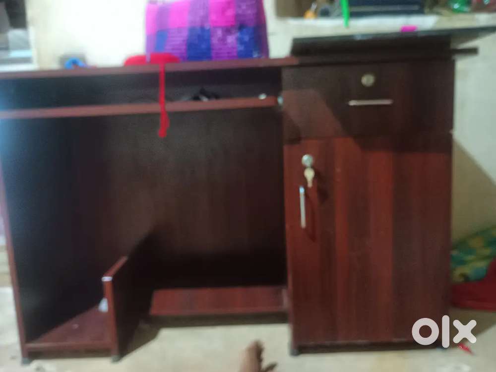 Computer table