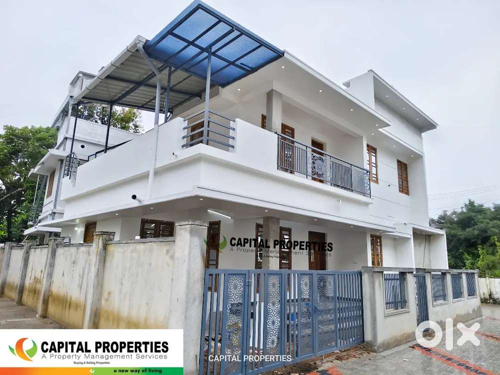 POSH വീട് (തൃപ്പൂണിത്തുറ - പുതിയകാവ്)-(4.250 Cent - 4 BHK )- Tar Road