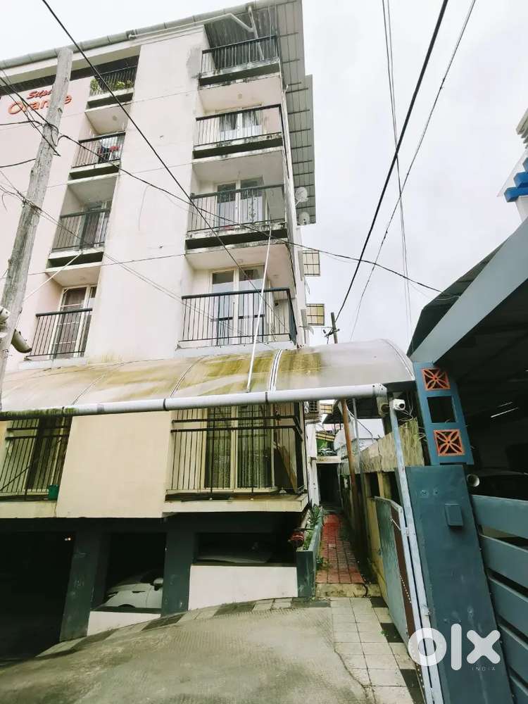 car parking 2 Bhk flat for rent tripunithura