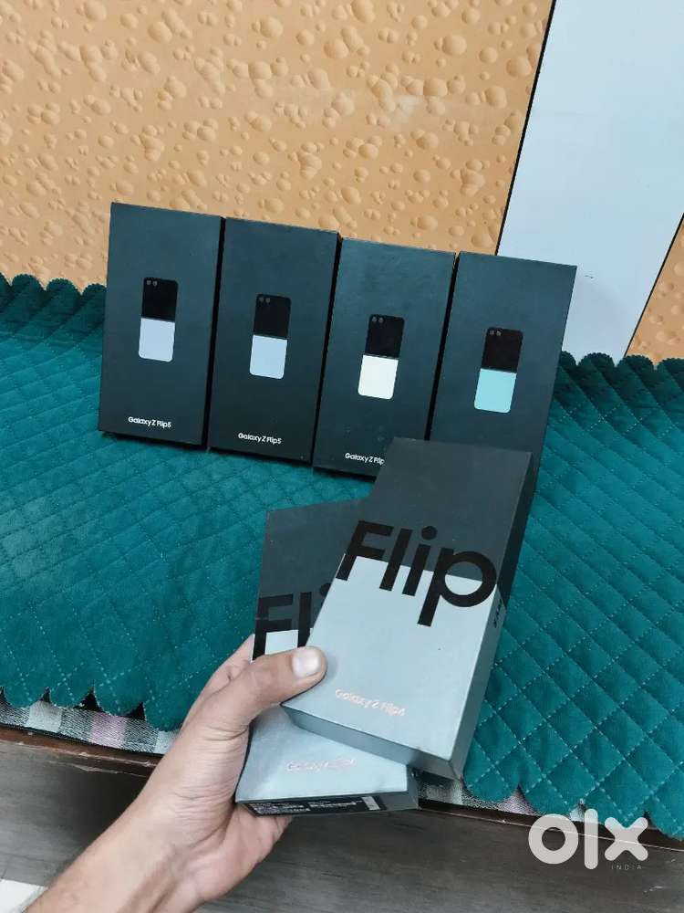 A samsung flip4 5g 256gb box packed to flip5 model ready in stock now
