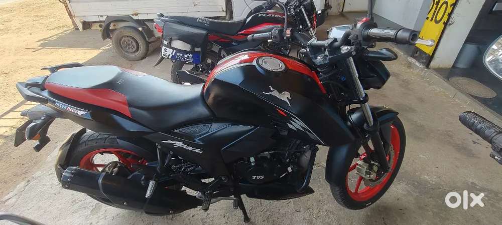 Apache RTR 4V BS6 top model, Single hand use official person