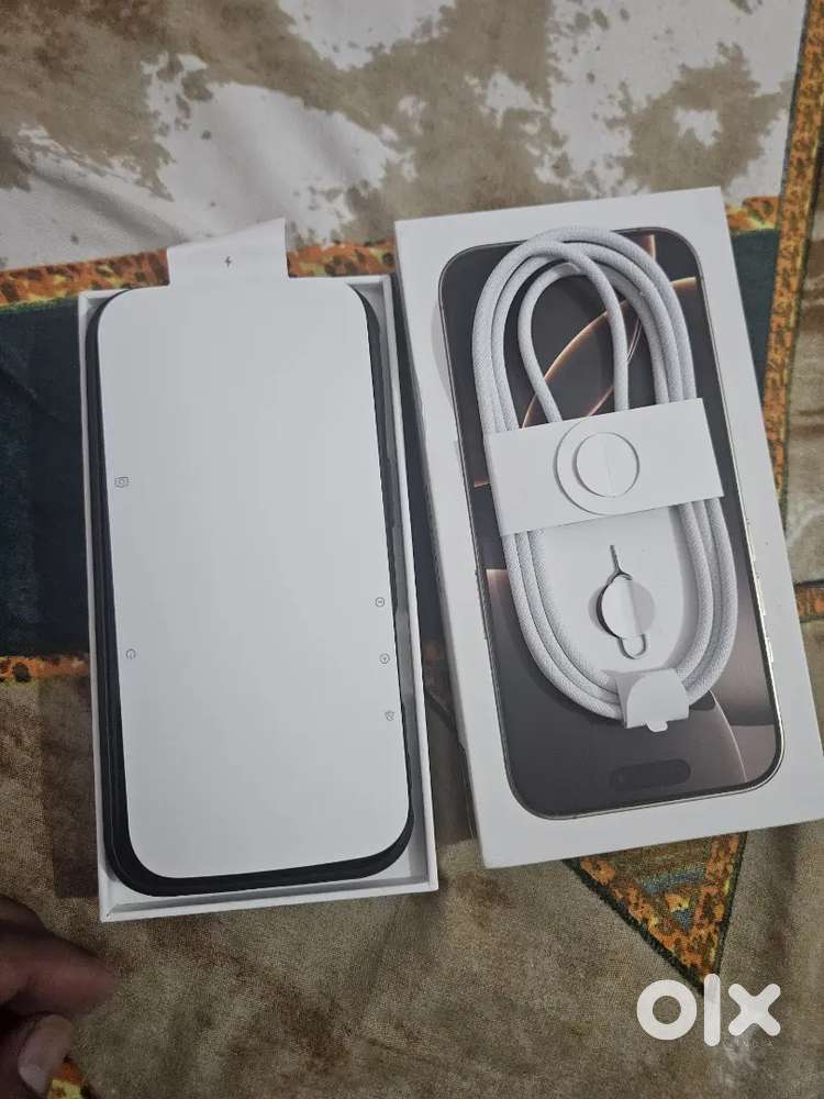 Iphone 16 pro desert titanium