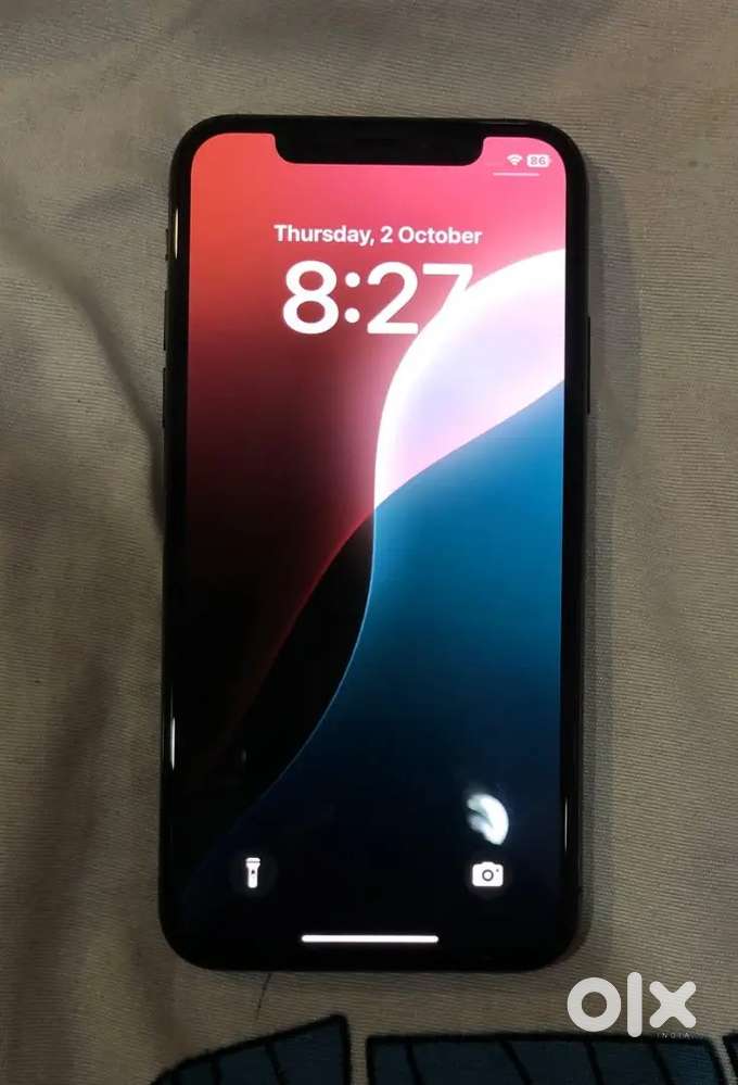 iPhone XS (256GB, 98% battery, excellent condition)
