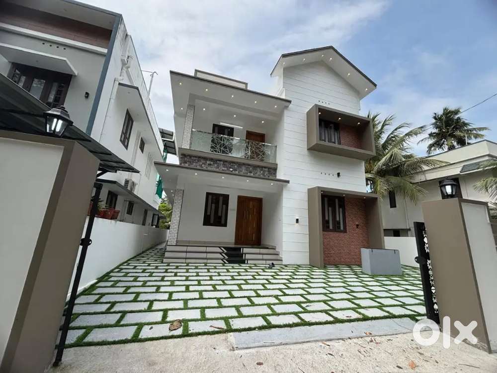 Kazhakkuttam 4 BHK @ KARIYAVATTAM PULLANIVILA