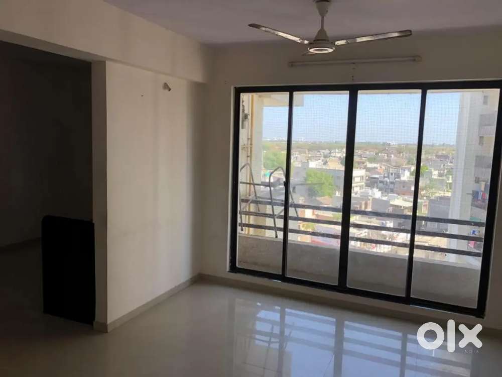 Spacious 3 bhk semi furnished high rise flat near Sadhuvaswani Road