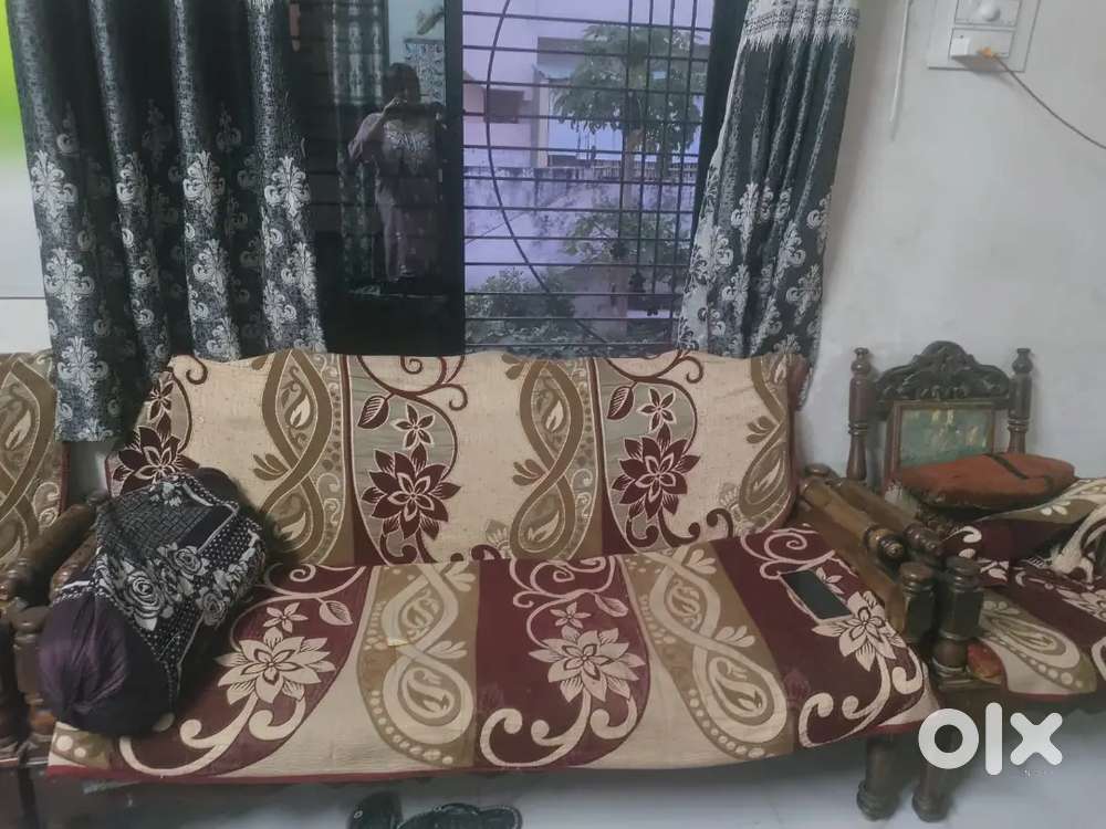 Sofa set 5 sister condition is good