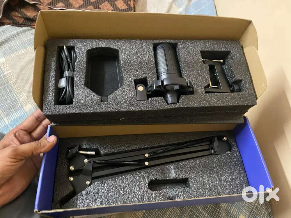 I am selling podcasing mic brand new condition.didn't used single time