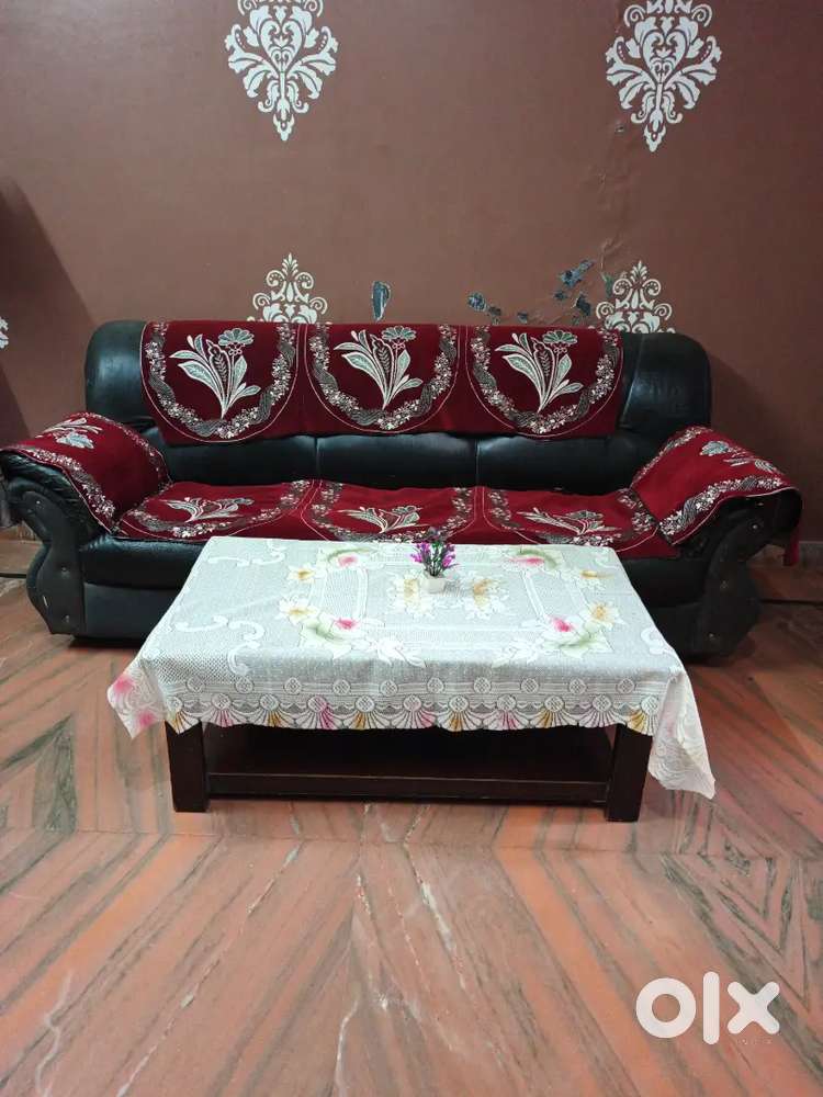 Rexin 5 seater sofa with wooden table