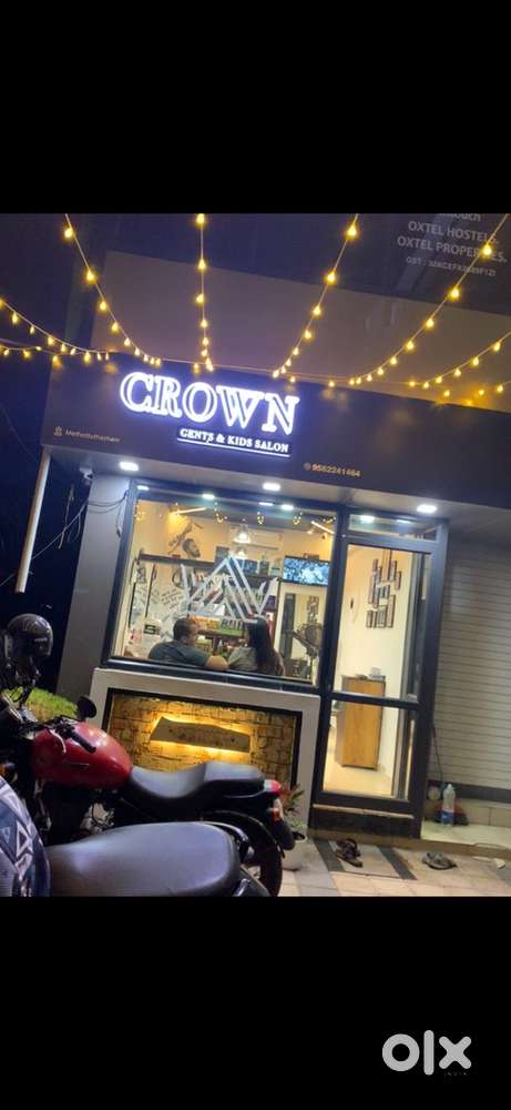 Salon crown