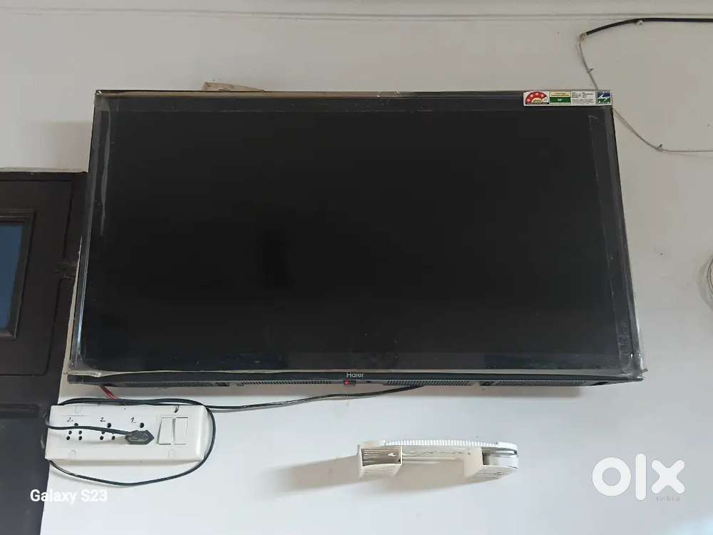Haier tv 42 led 105 cm with orignal remoet and box with same sireal no