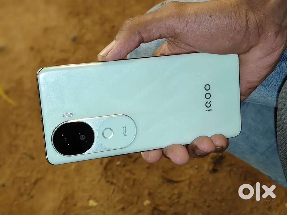 Iqoo z9s 2 month Mobile urgent Sale