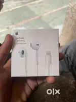 APPLE EARPODS WITH LIGHTNING CONNECTOR ORIGINAL
