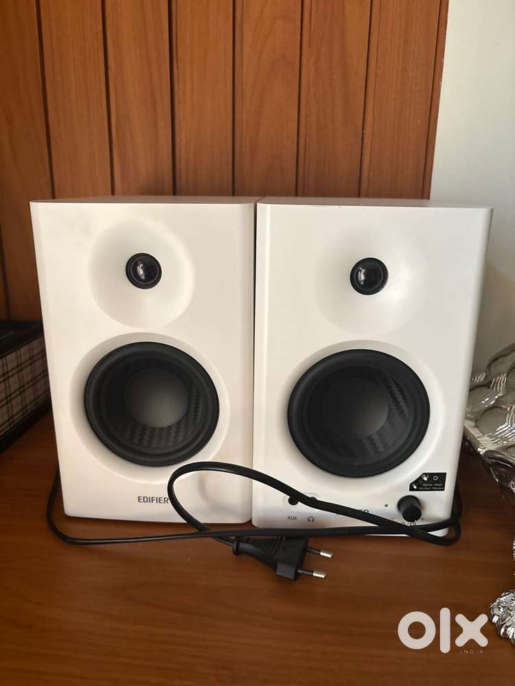 Edifier m4 studio speaker neat condition