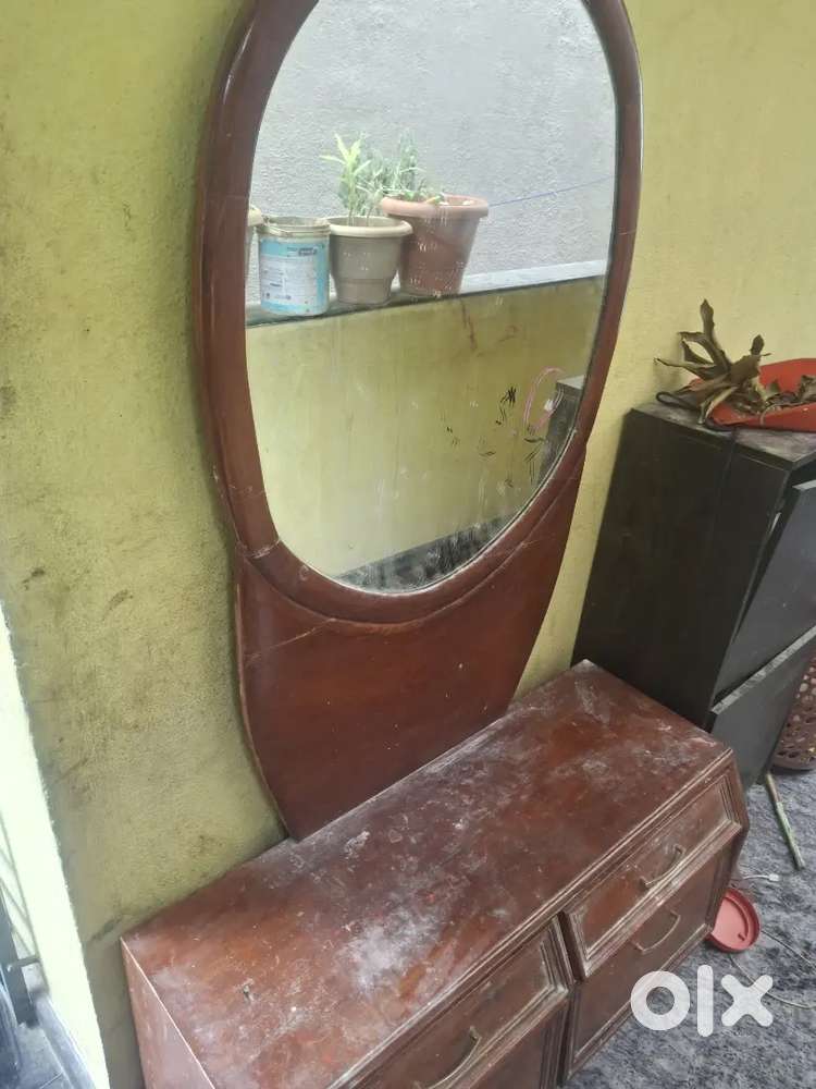 Dressing table in begur