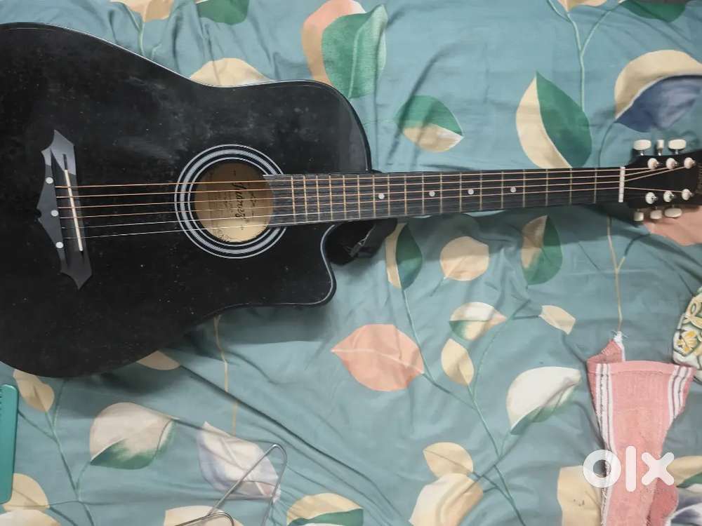 Black Guitar in Good Condition