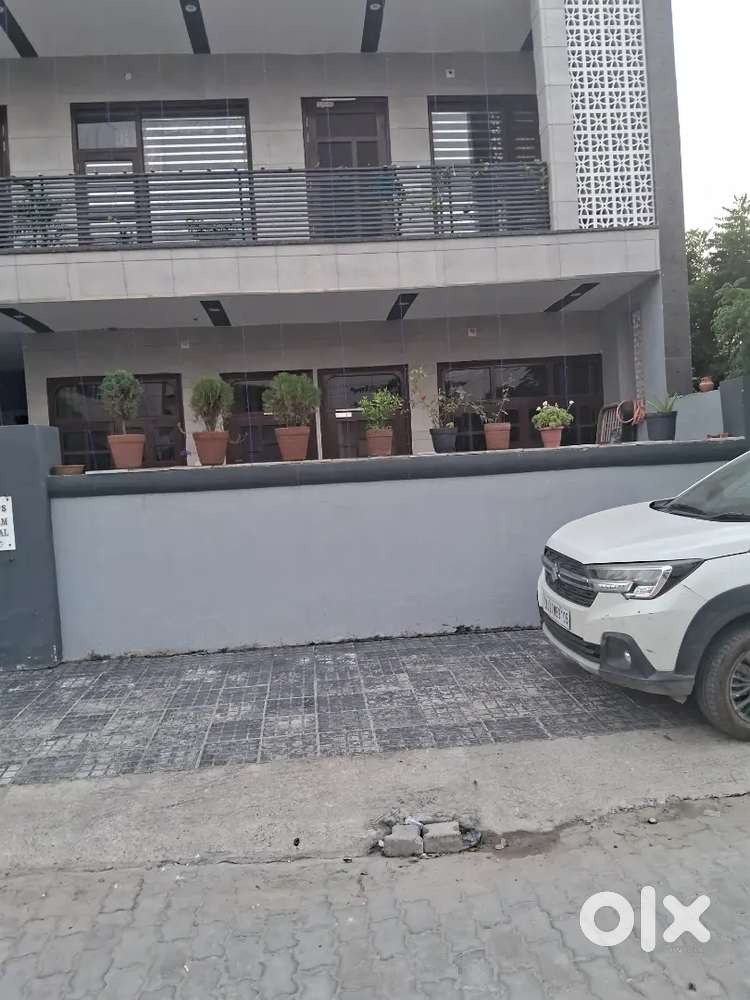 Newly luxcious 10 malra double story kothi for sale in sec 6