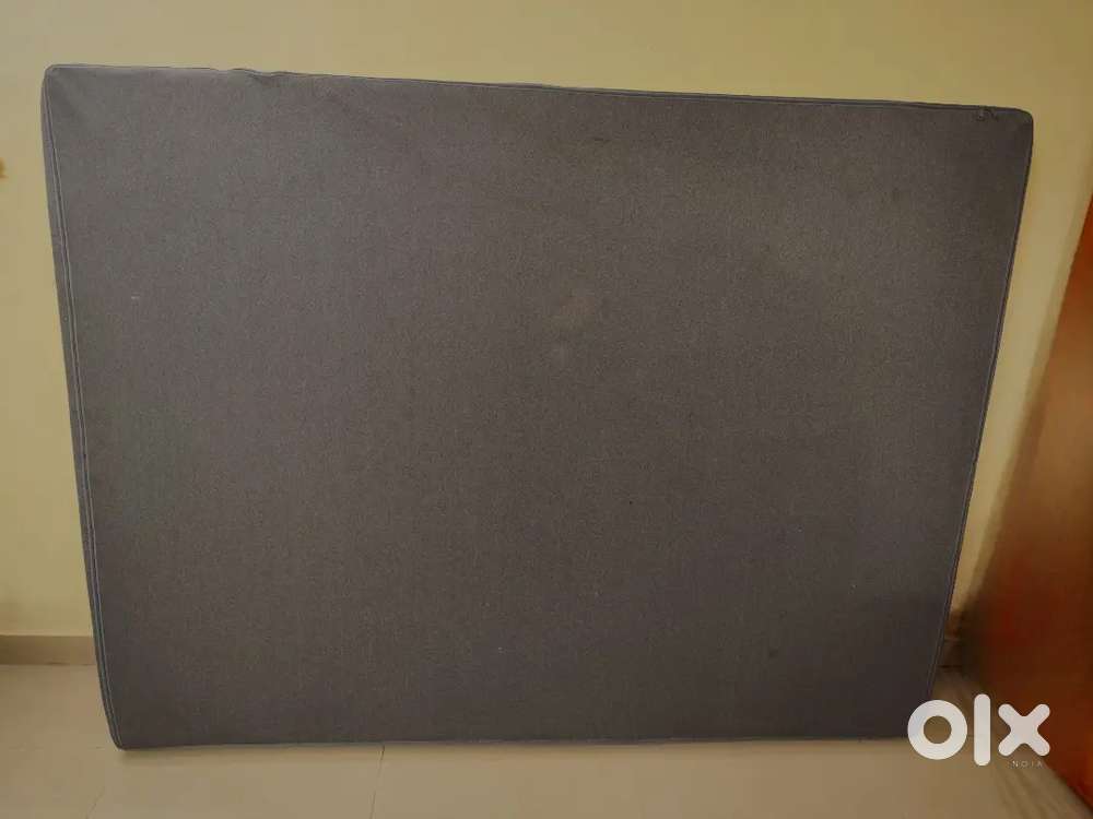 Premium Orthopedic Memory Foam Mattress – Queen Size (Like New)