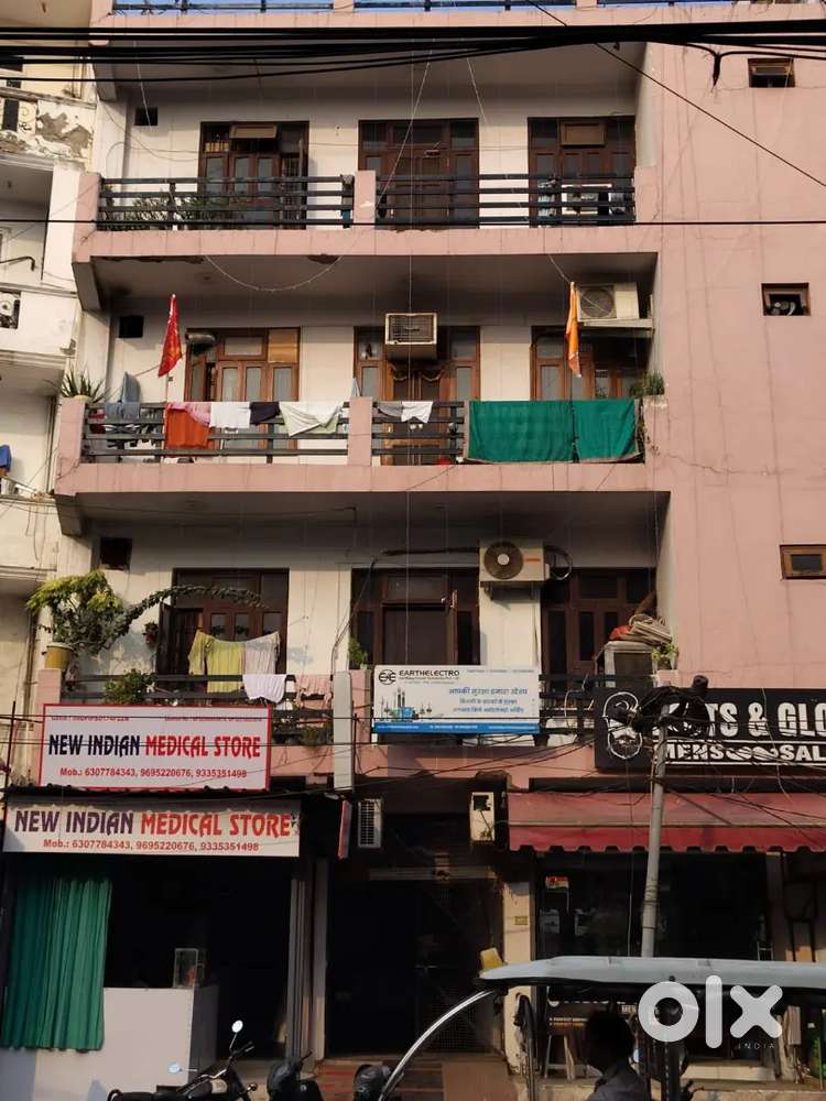 2 floor house witg 2 shopsfor sale- Great investment opportunity!