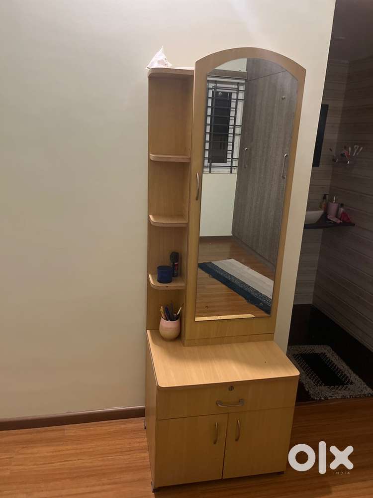 Dressing table