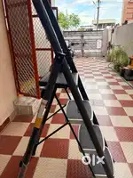 STEEL LADDER